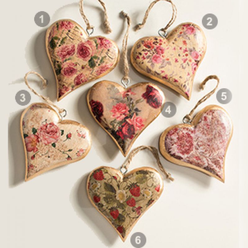 Medium vintage wooden hanging heart dec.