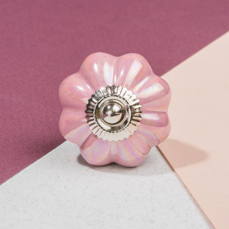 Pink pearlescent flower door knob 