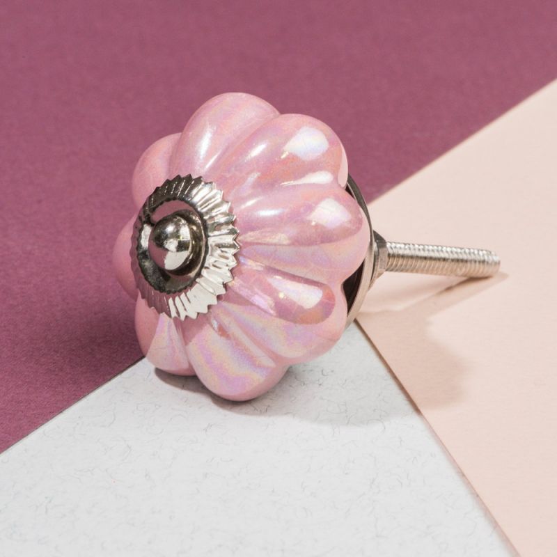 Pink pearlescent flower door knob 