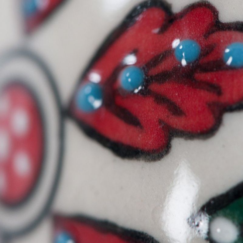 Πόμολο κεραμικό κόκκ./λευκό 5εκ.