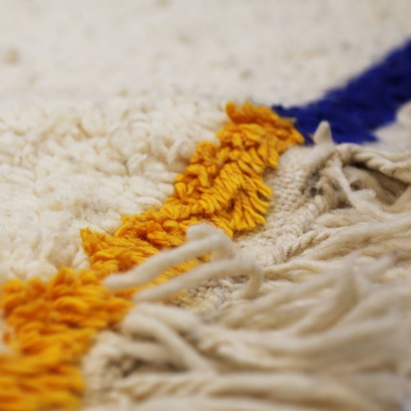 Handmade vintage morrocan rug 270x170cm