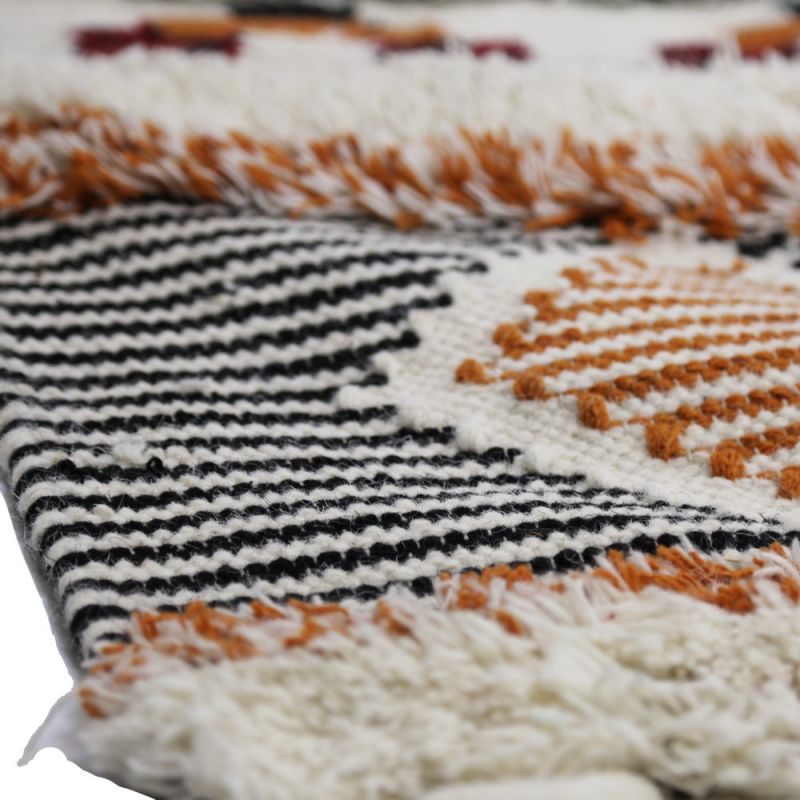Shaggy diamond motif rug with chunky tassles, 120x180cm