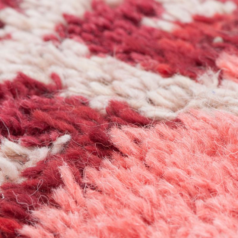 Pink/dark red tufted wool & jute cushion 
