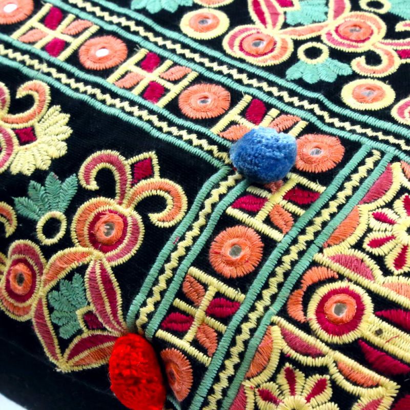 Cotton cushion with embroidery