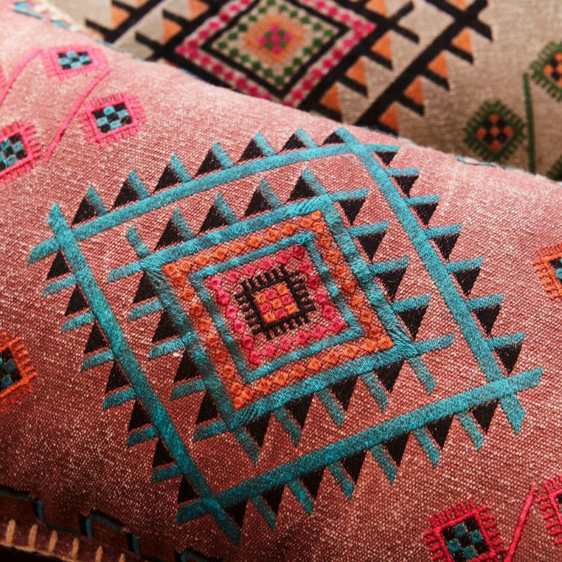 Satara stone wash cushion with embroidery, pink 35x60cm
