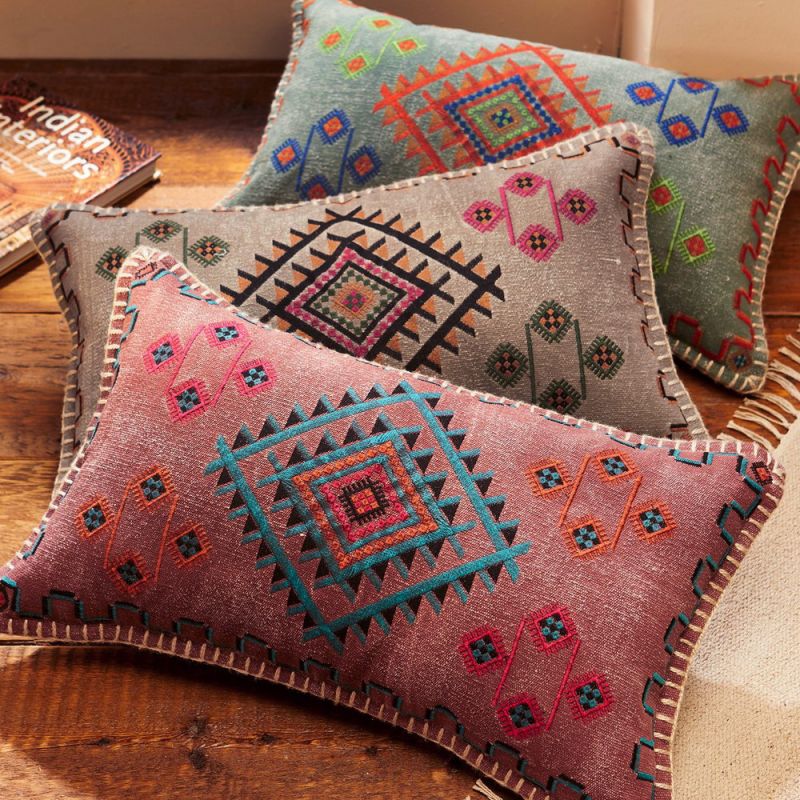 Satara stone wash cushion with embroidery, pink 35x60cm