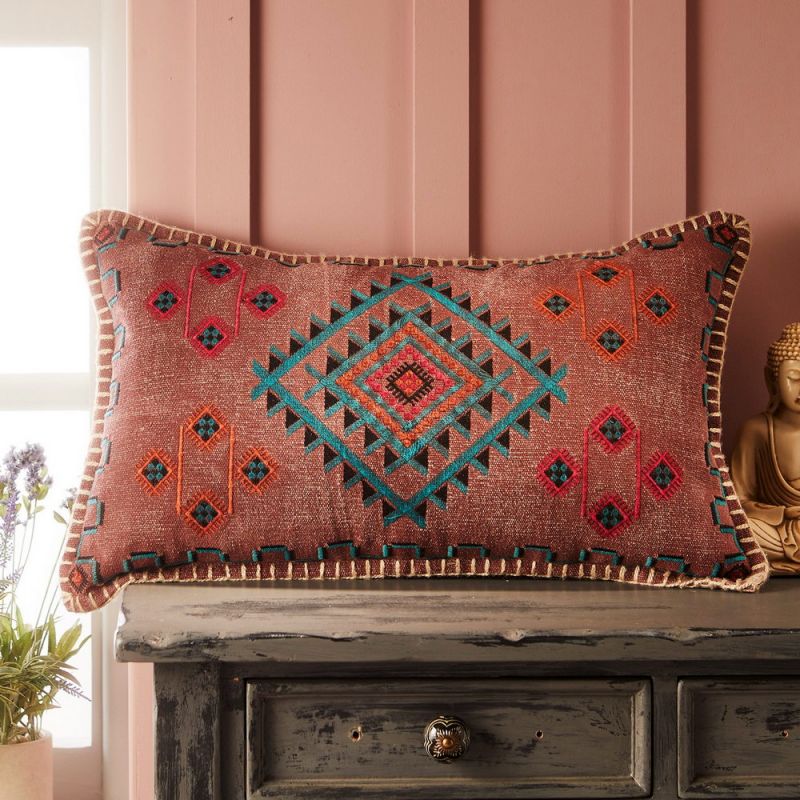 Satara stone wash cushion with embroidery, pink 35x60cm