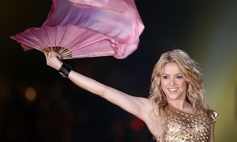 Shakira with ventalia